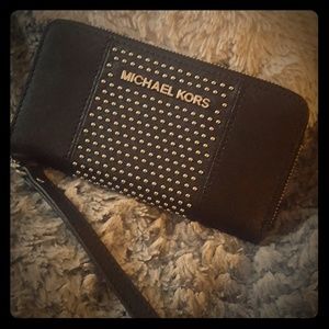Michael kors wristlet